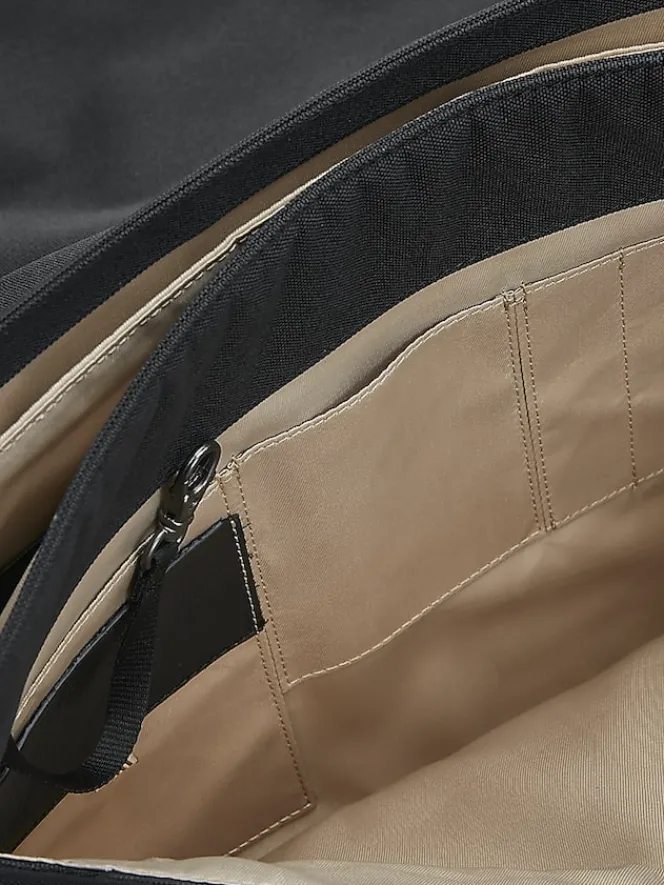 Travel & Luggage-Pronto Uomo Slim Leather Messenger Bag Black